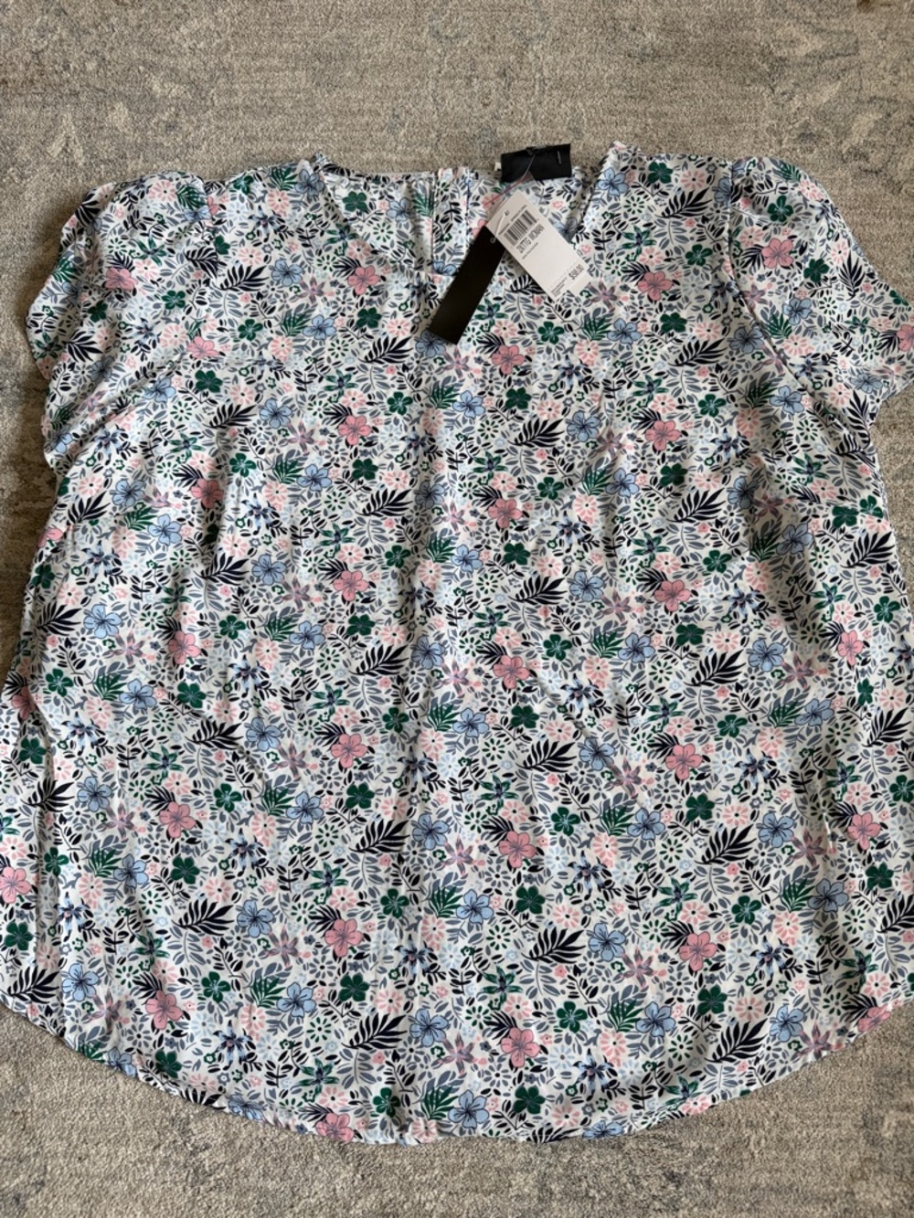 Women’s Premise top
Size 2x
Color: multi